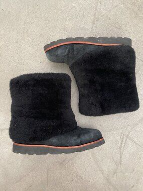 UGG Maylin Style 3220 Classic Short Boots Black Sheepskin  7 EU 38